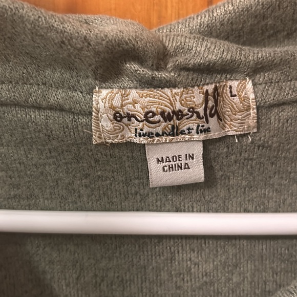 One World Slouch Neck Floral Top - Picture 4 of 8